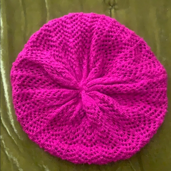 Vintage Accessories - Cute knit fuchsia beret Vintage Accessories - Cute knit fuchsia beret